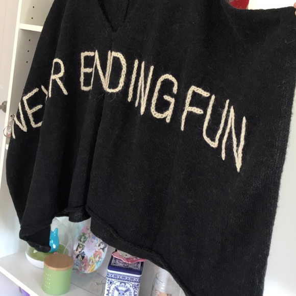 WILDFOX COUTURE 'Never Ending Fun' Knit Poncho - Picture 14 of 15